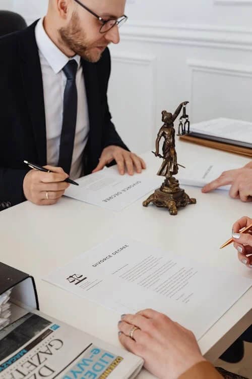 Abogado para la defensa de los delitos de los funcionarios publicos